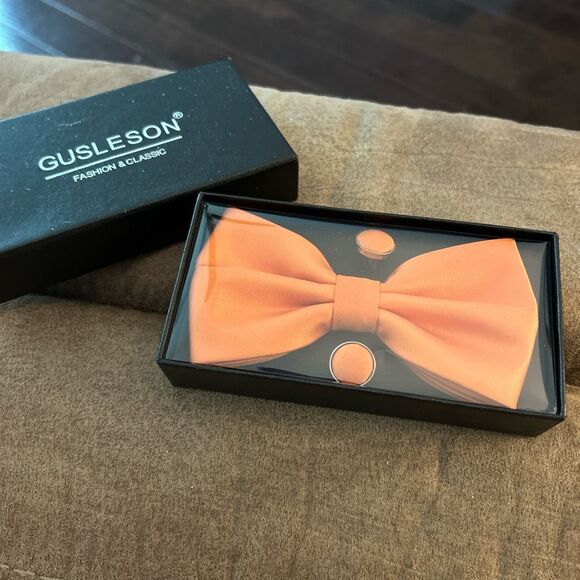 GUSLESON Mens Orange Pre-tied Bow Tie, Pocket Square, &!Cufflink Set with Gift B - Picture 1 of 4